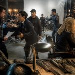 découvrez comment les acteurs d'umbrella academy se préparent intensivement pour incarner leurs personnages uniques, entre entraînements physiques et immersion dans leurs rôles.