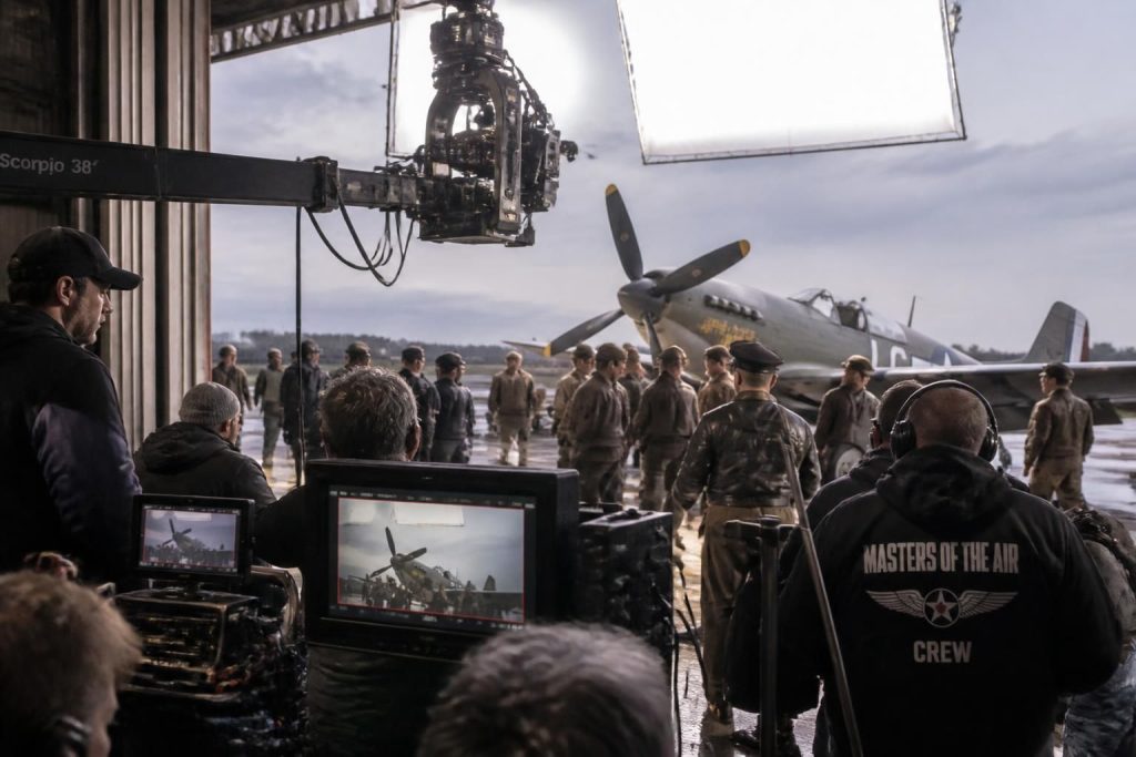 découvrez les secrets de la production de masters of the air sur netflix, une série ambitieuse qui vous plonge au cœur de l'histoire.