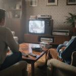 découvrez l'univers captivant des séries tv des années 80, une époque dorée marquée par des classiques intemporels et des souvenirs inoubliables pour les fans de télévision.